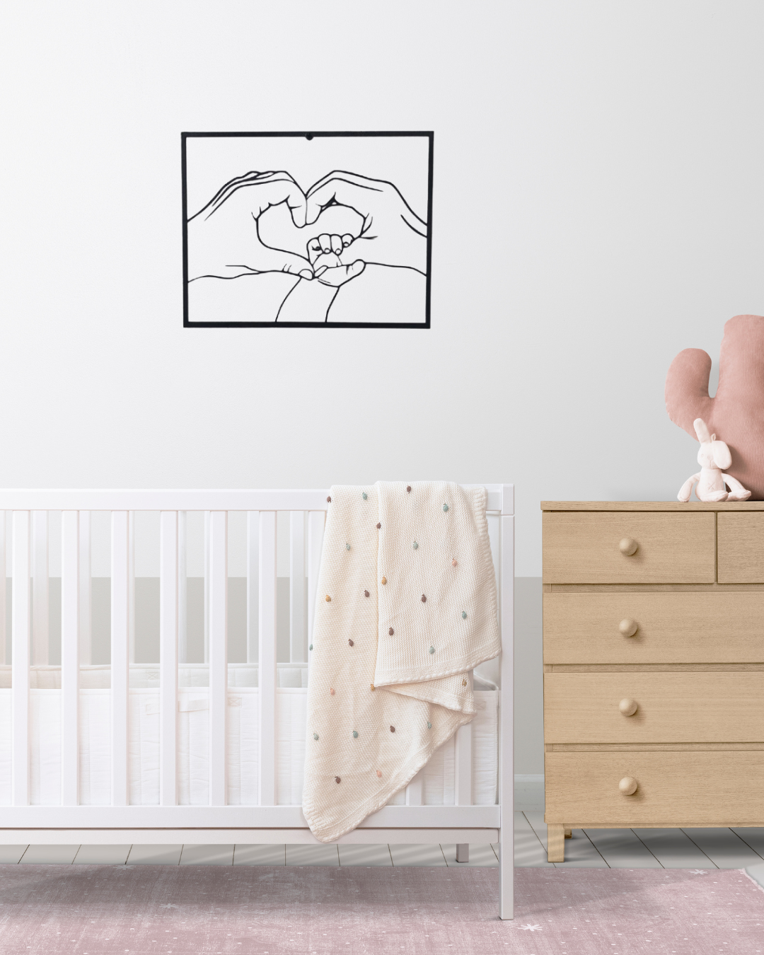 Cuore di mani in linea continua incisa su Legno