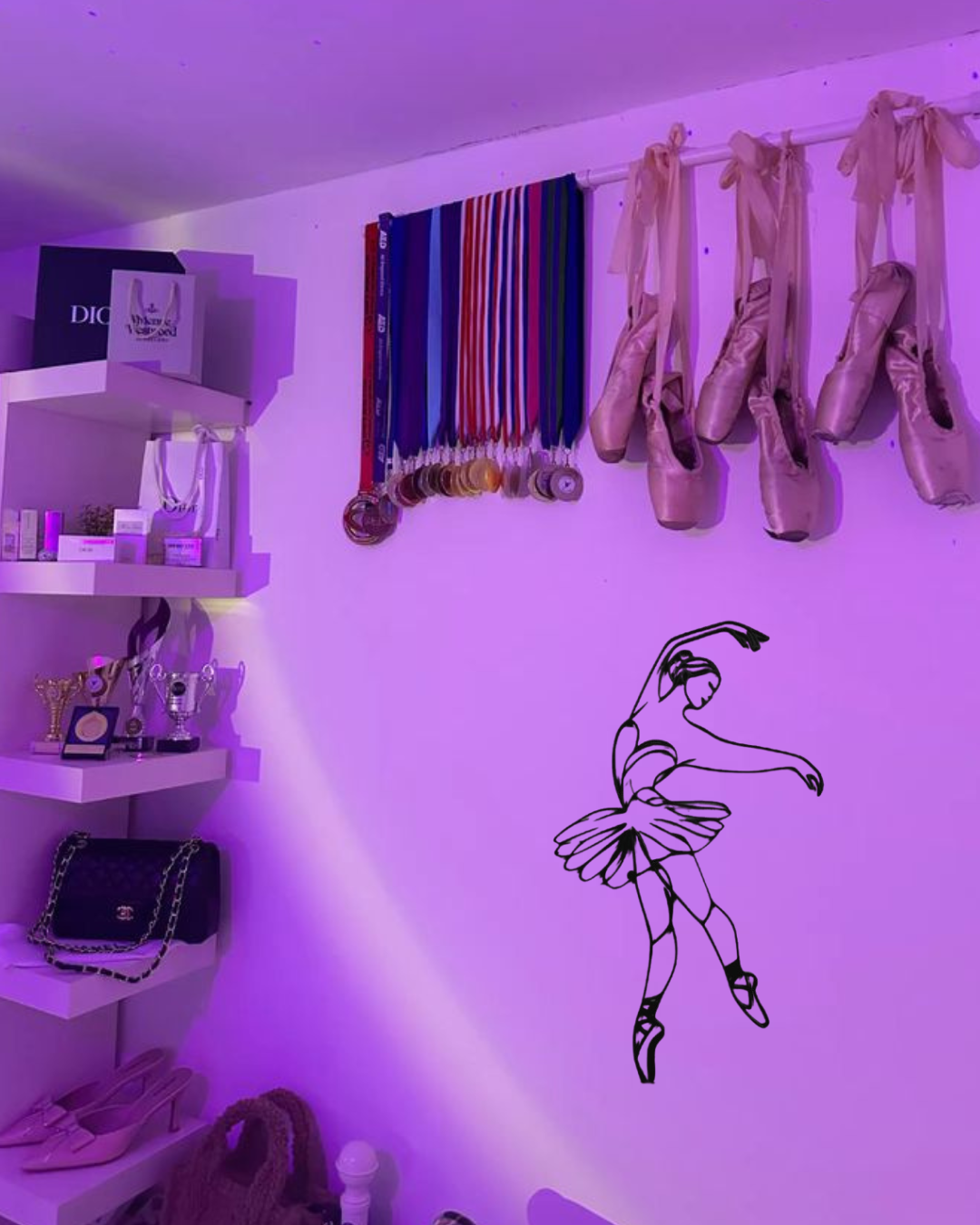 Ballerina Classica in linea continua incisa su Legno