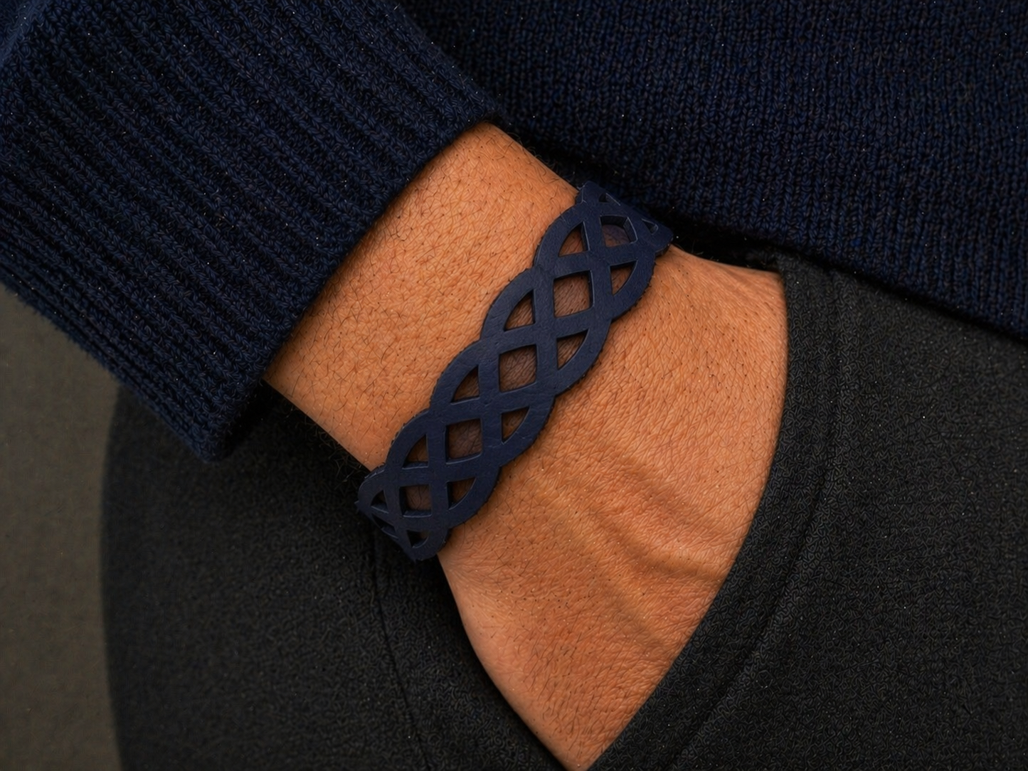 Bracciale Uomo in Vera Pelle – Design Geometrico Intrecciato