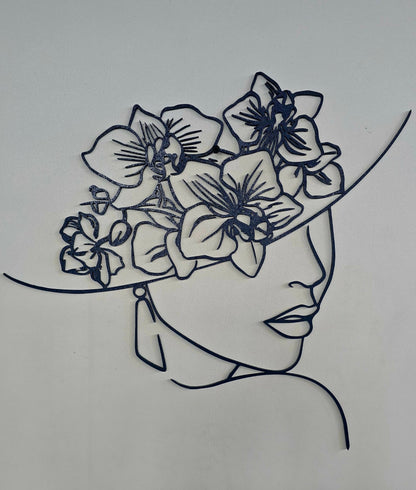Donna con Cappello di Orchidee — Quando la natura diventa ornamento