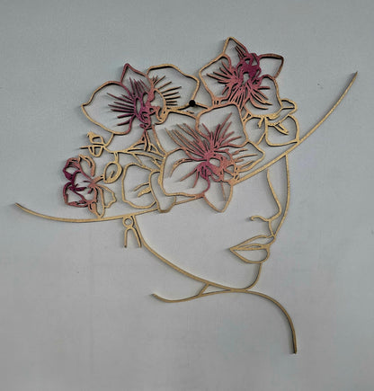Donna con Cappello di Orchidee — Quando la natura diventa ornamento