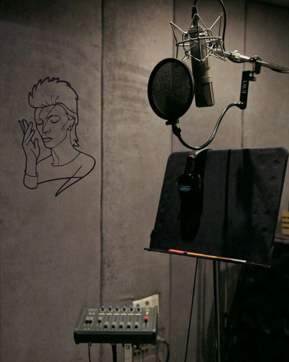 David Bowie  in linea continua inciso su Legno