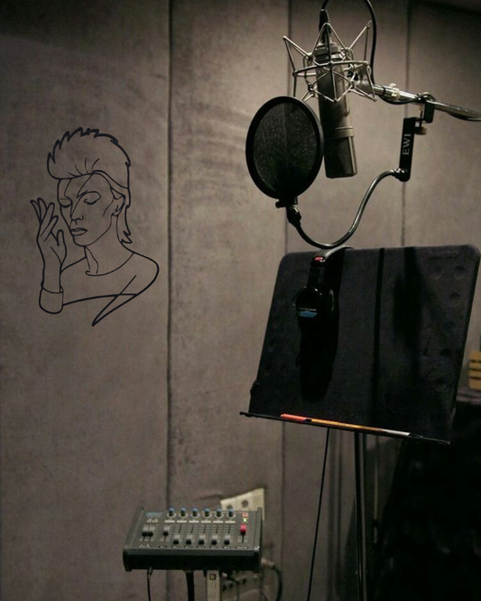 David Bowie  in linea continua inciso su Legno