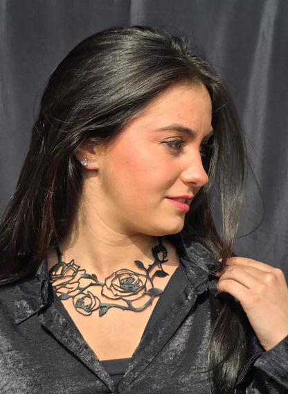 Collana Rose e Spine – Vera Pelle Incisa a Laser