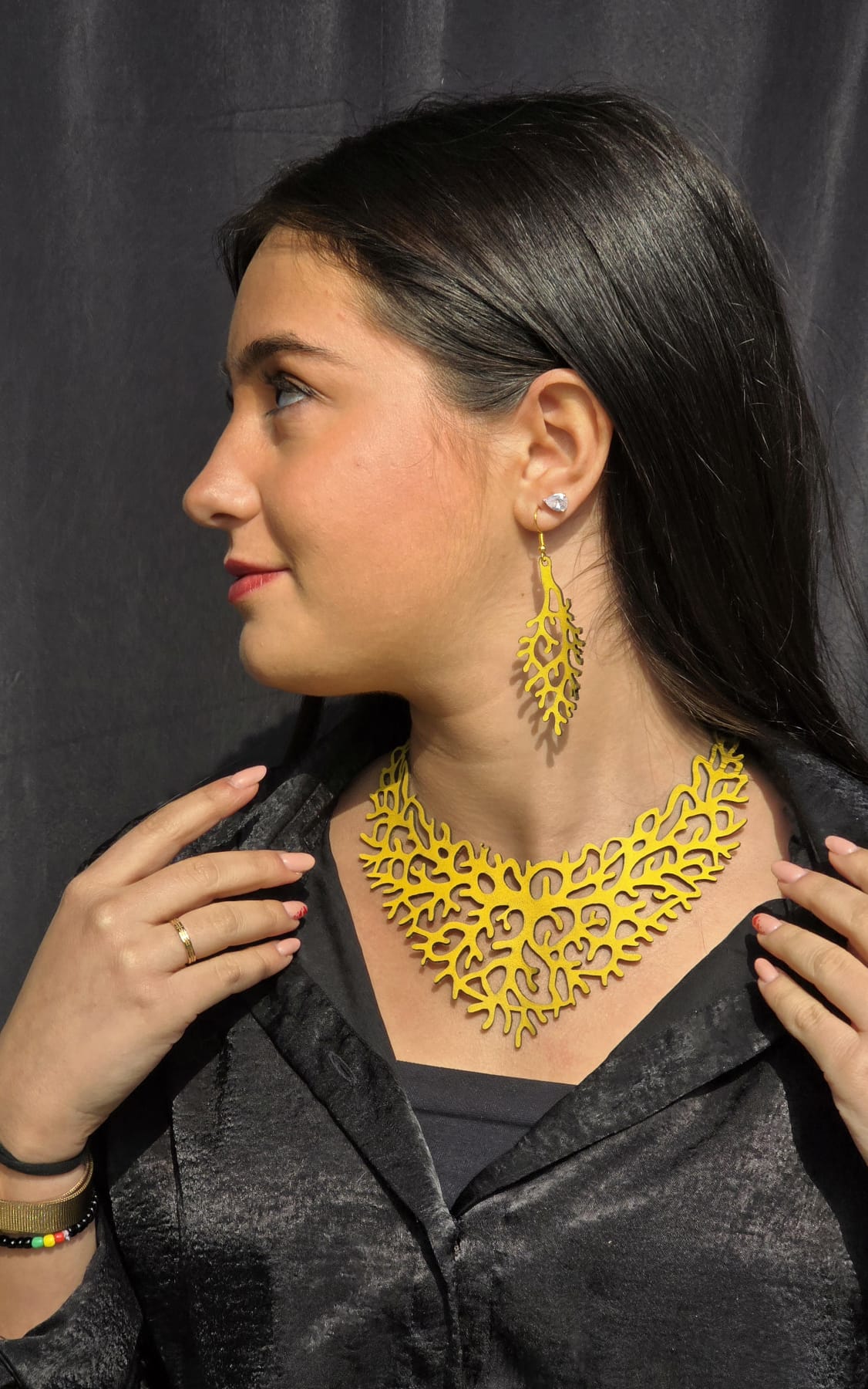 Collana e Orecchini Effetto Corallo in Vera Pelle Incisa a Laser – Colore Giallo