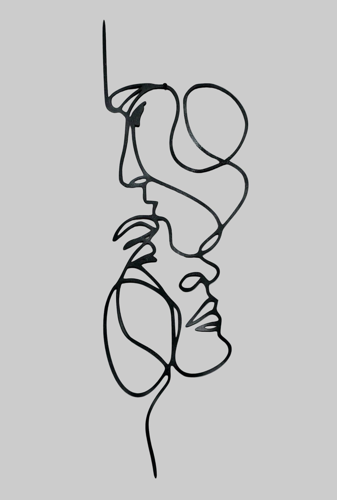 Bacio sulla fronte in linea continua