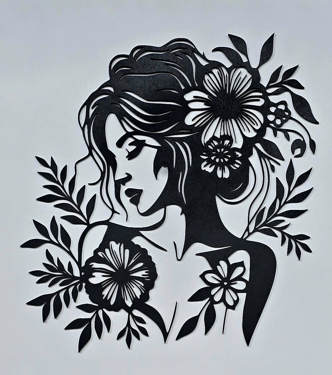 Volto Femminile con Fiori – Incisione su Legno Linea Continua