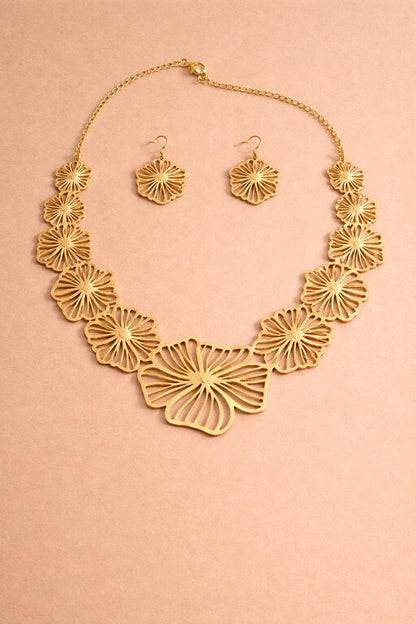 Collana e Orecchini in Vera Pelle – Design Floreale Elegante Originale