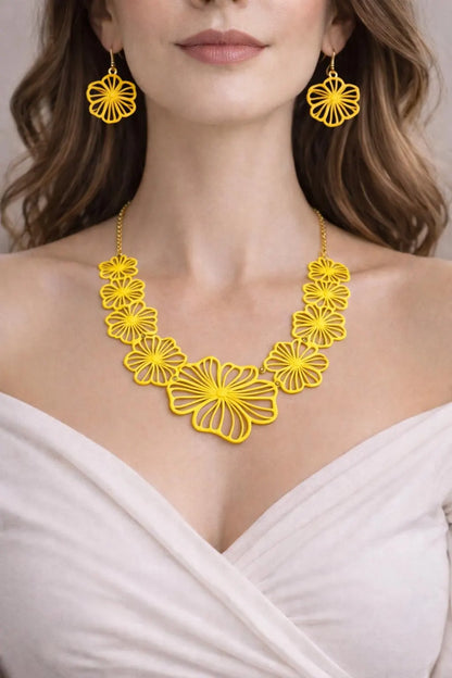 Collana e Orecchini in Vera Pelle – Design Floreale Elegante Originale