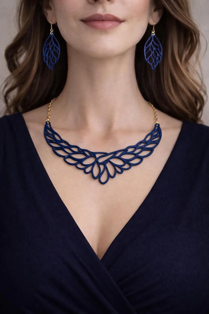 Collana e Orecchini in Vera Pelle – Design Elegante