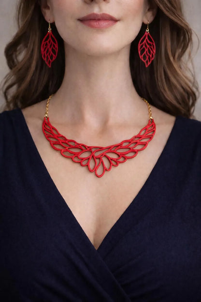 Collana e Orecchini in Vera Pelle – Design Elegante
